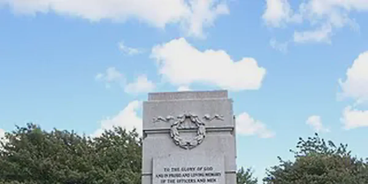 /images/tich/The_memorial_to_those_killed_in_the_Cheapside_Street_Fire,_Glasgow_Necropolis.webp